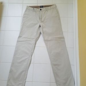 Gap straight fit khakis, size 31x32